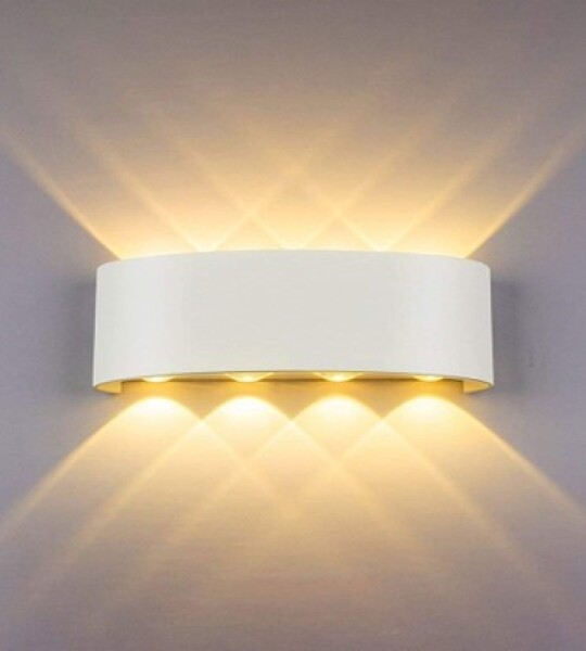HẮT TƯỜNG 8W 8 TIA VỎ TRẮNG EVEN. AS VÀNG